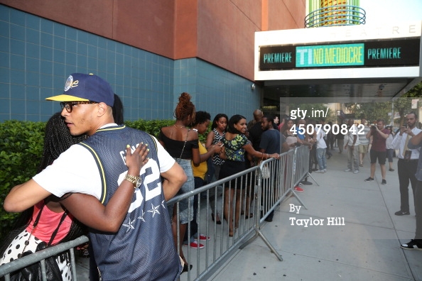 Patrons waiting outside to get in to TI album release party