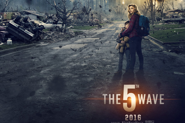 Film poster for "The 5th Wave" with Chloe Grace Moretz